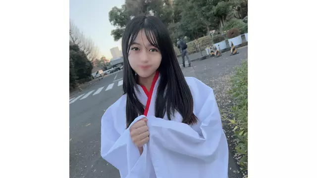 FC2PPV-4494567 Face revealed! A serious and cute girl ◯ ◯ who serves as a class representative at school is dressed as a shrine maiden at her part-time job... Another unknown face of the girl ◯ ◯ who serves God is a greedy and extremely sensitive lewd girl!